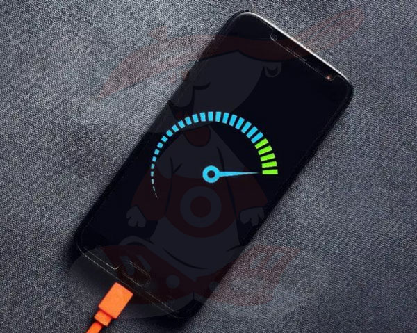 چرا سرعت شارژ گوشی وقتی باتری نزدیک پر شدن است خیلی کمتر می‌شود؟